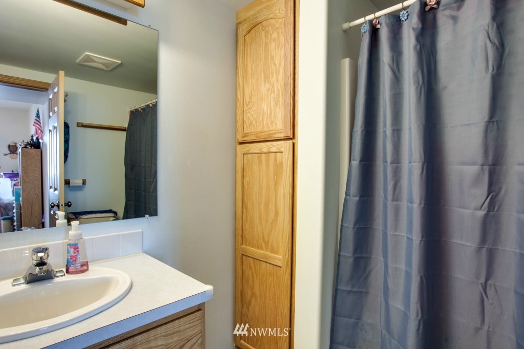 9810 South Lakeshore Road Chelan, WA 98816 - Photo 23 of 25 Gallery Image 23