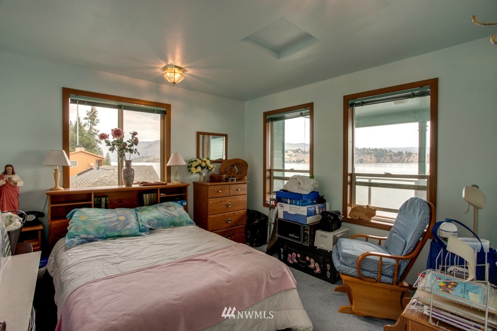 9810 South Lakeshore Road Chelan, WA 98816 - Photo 24 of 25 Gallery Image 24