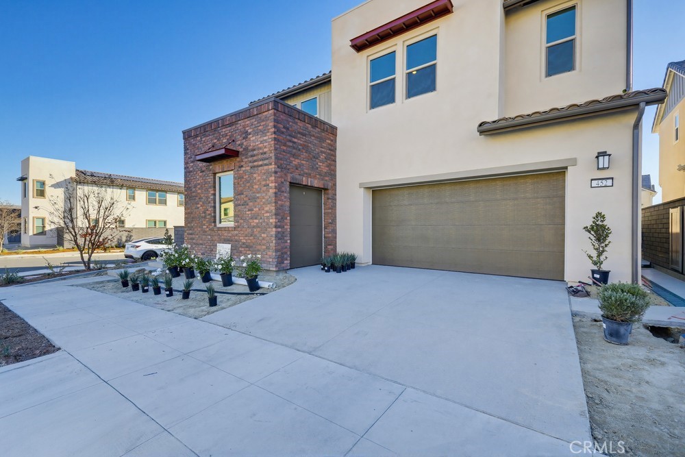 452 Botanica Rancho Mission Viejo, CA 92694 - Photo 2 of 53 a front view of a house with a yard and garage