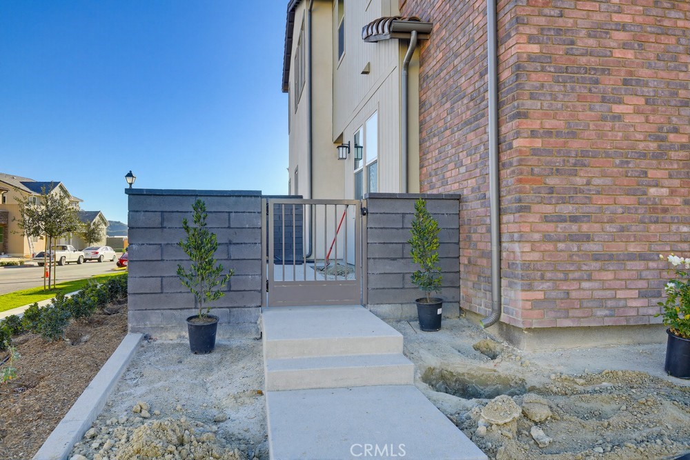 452 Botanica Rancho Mission Viejo, CA 92694 - Photo 3 of 53 a house view with a outdoor space
