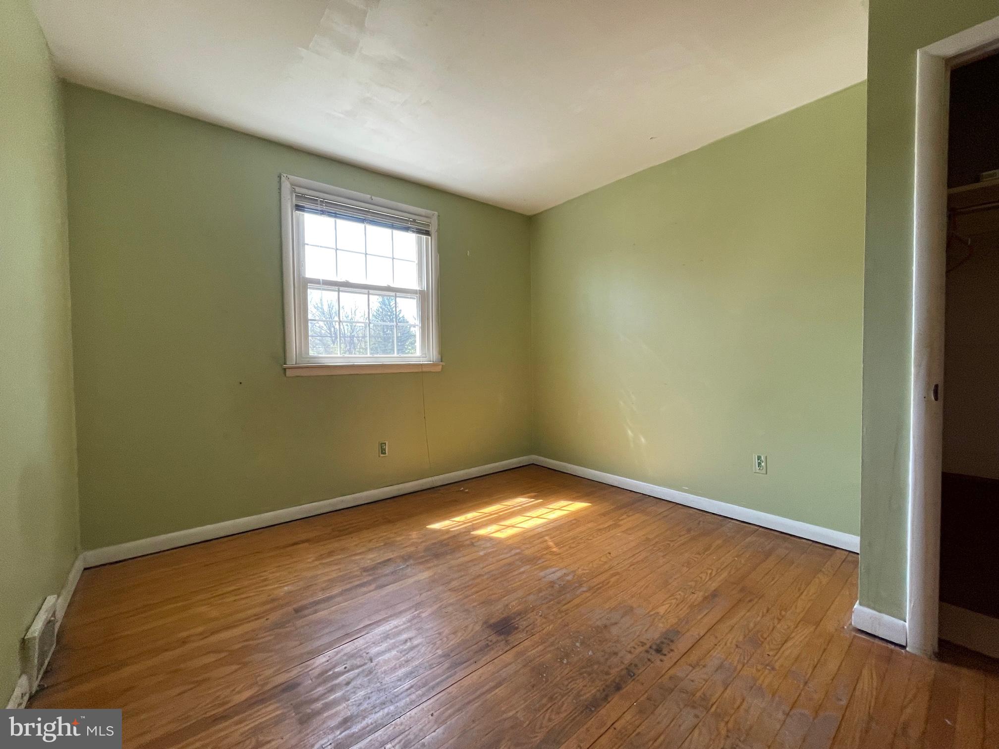 120 Conestoga Road Malvern, PA 19355 - Photo 11 of 12 Hdwd. flrs. in BR 2