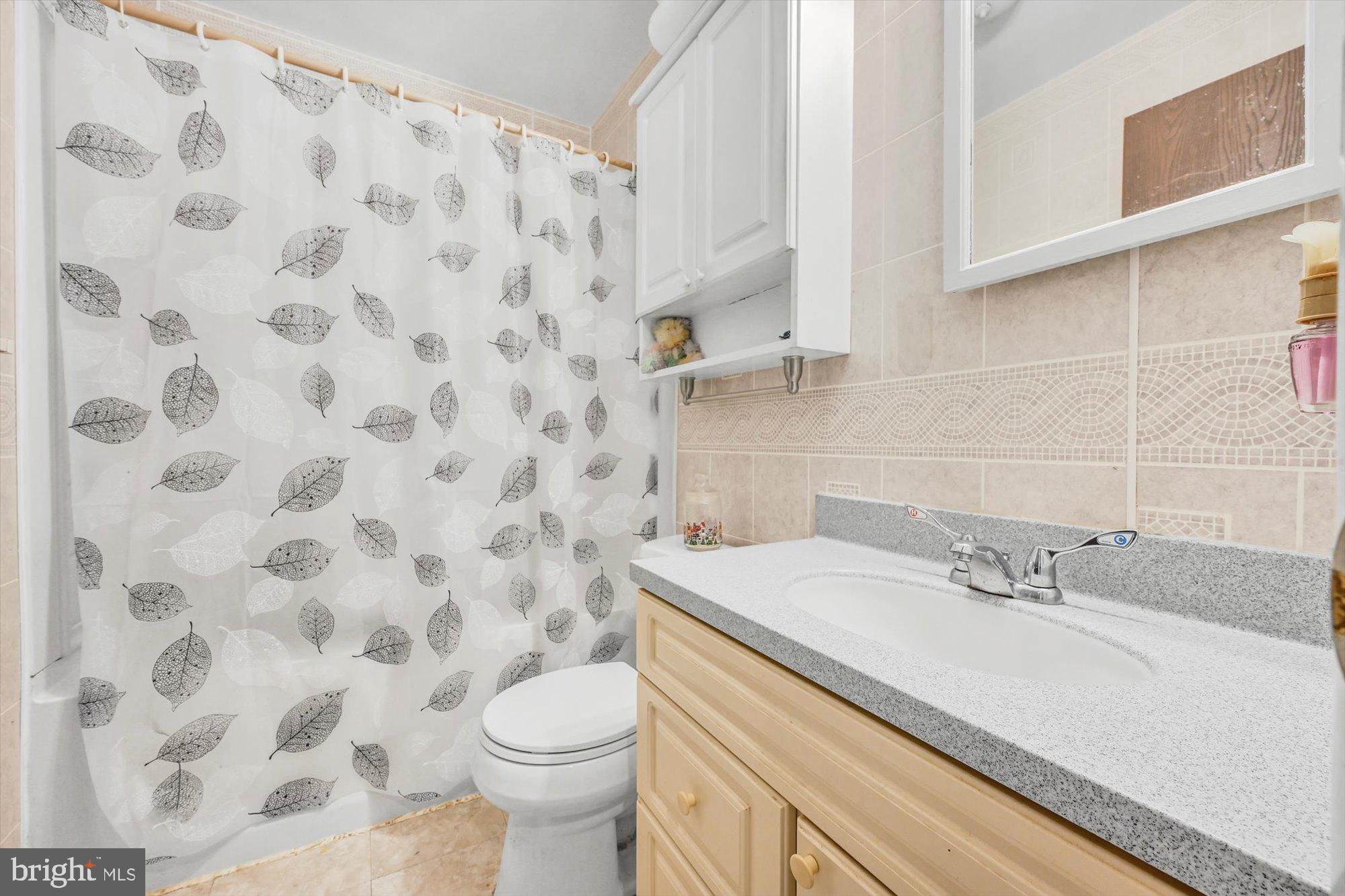 1040 Williamsburg Road Lancaster, PA 17603 - Photo 20 of 26 Full Bathroom