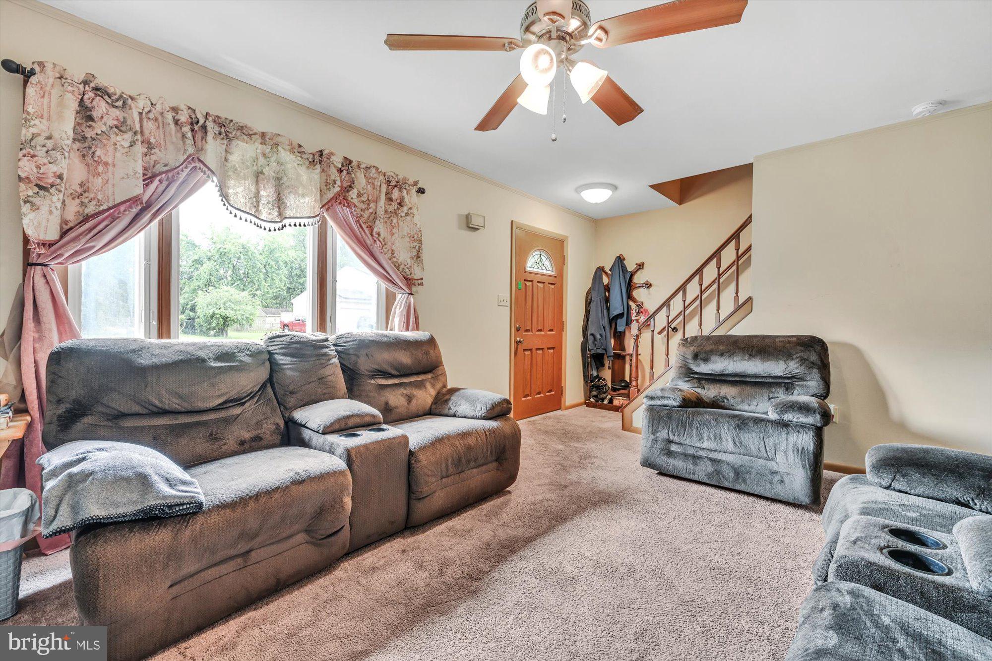 1040 Williamsburg Road Lancaster, PA 17603 - Photo 7 of 26 Living Room V2