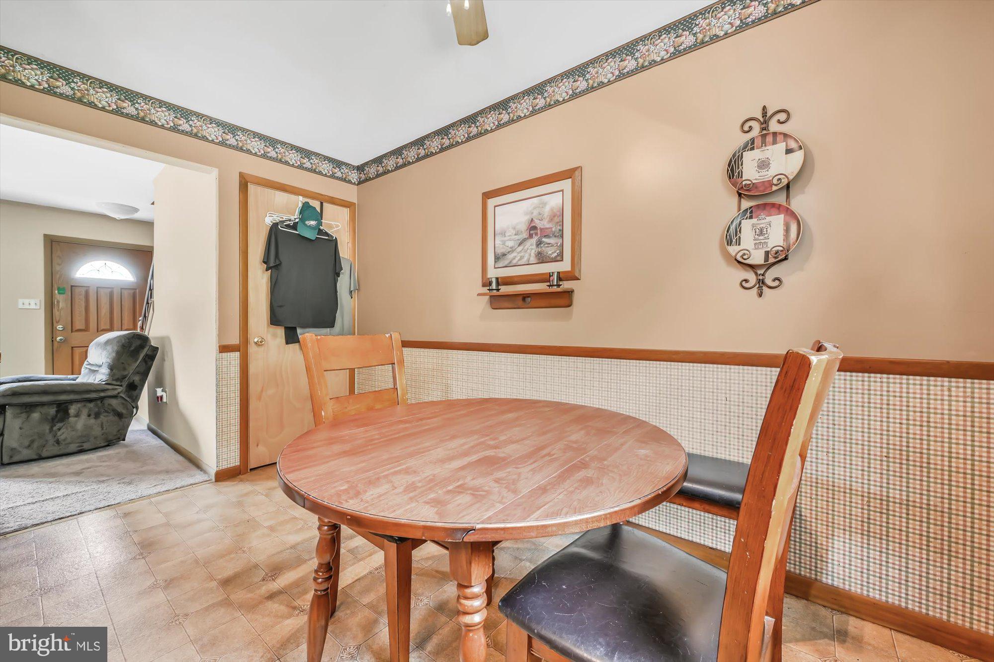 1040 Williamsburg Road Lancaster, PA 17603 - Photo 9 of 26 Dining area