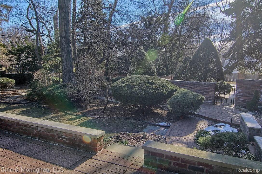 150 Lewiston Road Grosse Pointe, MI 48236 - Photo 36 of 37 Landscape_2nd_View.jpg