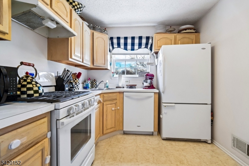 1317 Paddington Road Mahwah, NJ 07430 - Photo 8 of 18