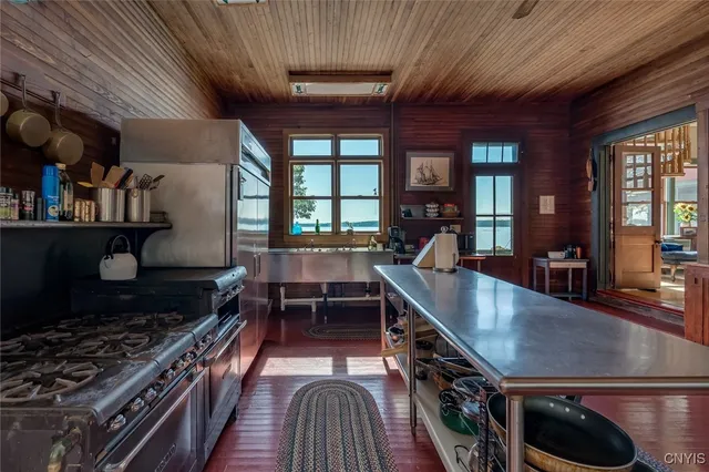 $2,400,000 | 40029 Whiskey, Clayton, NY 13624