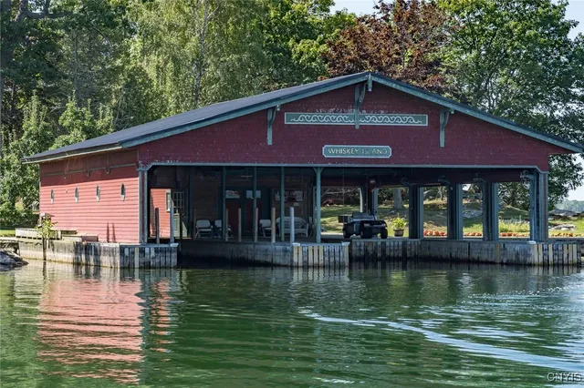 $2,400,000 | 40029 Whiskey, Clayton, NY 13624