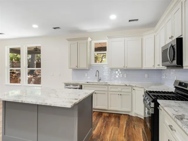 $430,000 | 431 Oakhill Drive, Denton, TX 76201