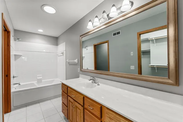 $370,000 | 547 Woodside Court, Shakopee, MN 55379