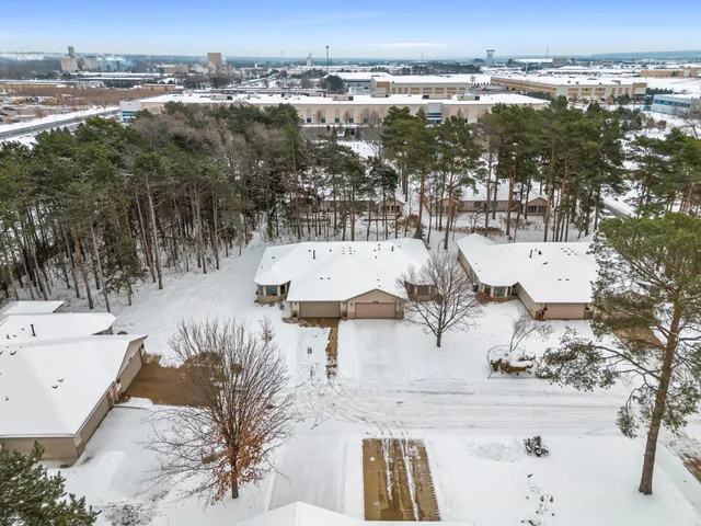 $370,000 | 547 Woodside Court, Shakopee, MN 55379