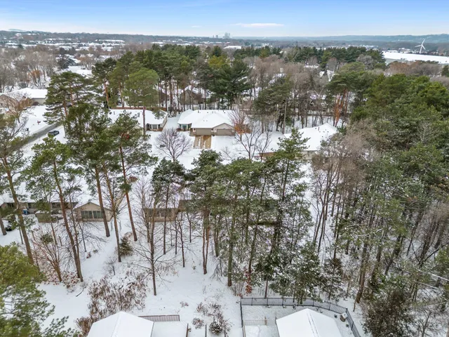 $370,000 | 547 Woodside Court, Shakopee, MN 55379