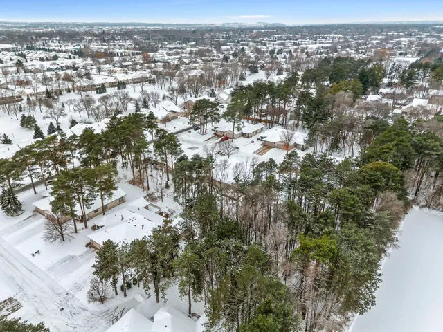 $370,000 | 547 Woodside Court, Shakopee, MN 55379