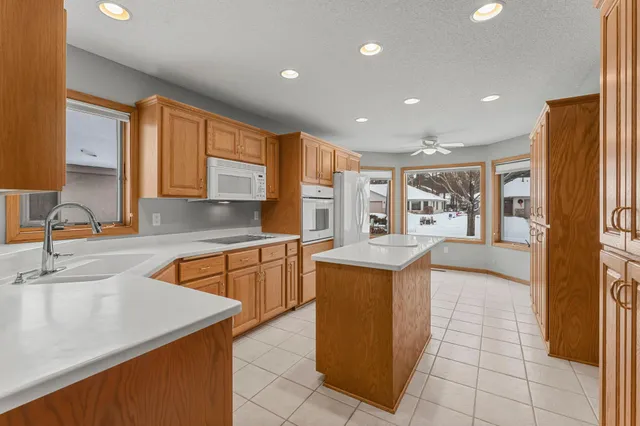 $370,000 | 547 Woodside Court, Shakopee, MN 55379