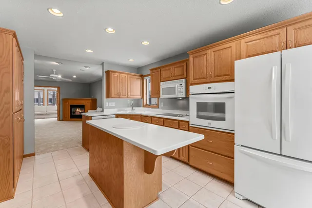 $370,000 | 547 Woodside Court, Shakopee, MN 55379