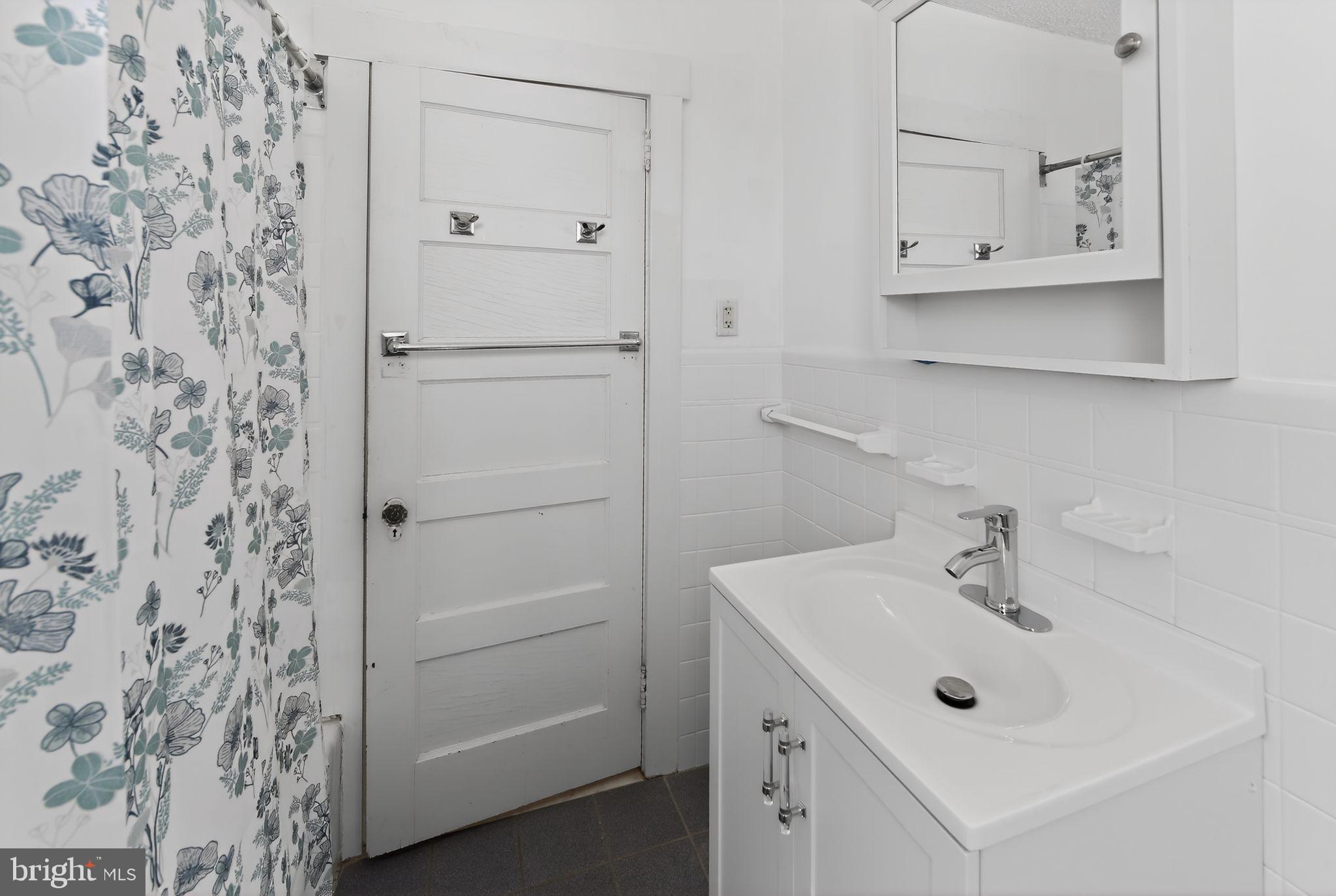 648 Dayton Road Bryn Mawr, PA 19010 - Photo 24 of 34 Second Floor Hall Full Bathroom