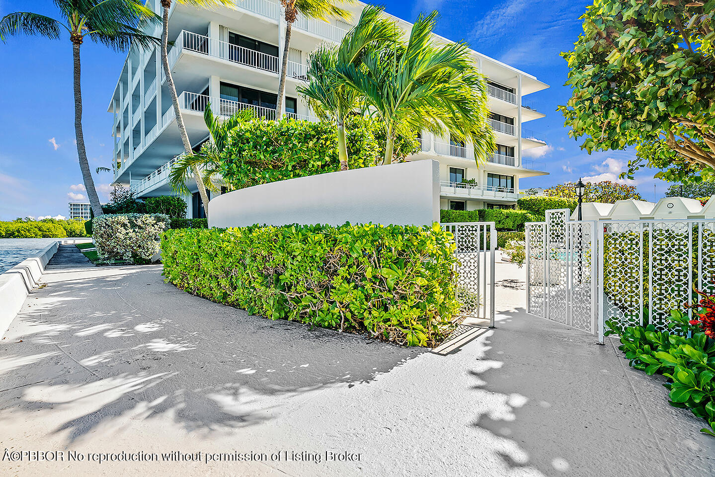 2150 Ibis Isle Road, Unit 17 Palm Beach, FL 33480 - Photo 41 of 55 a view of a garden