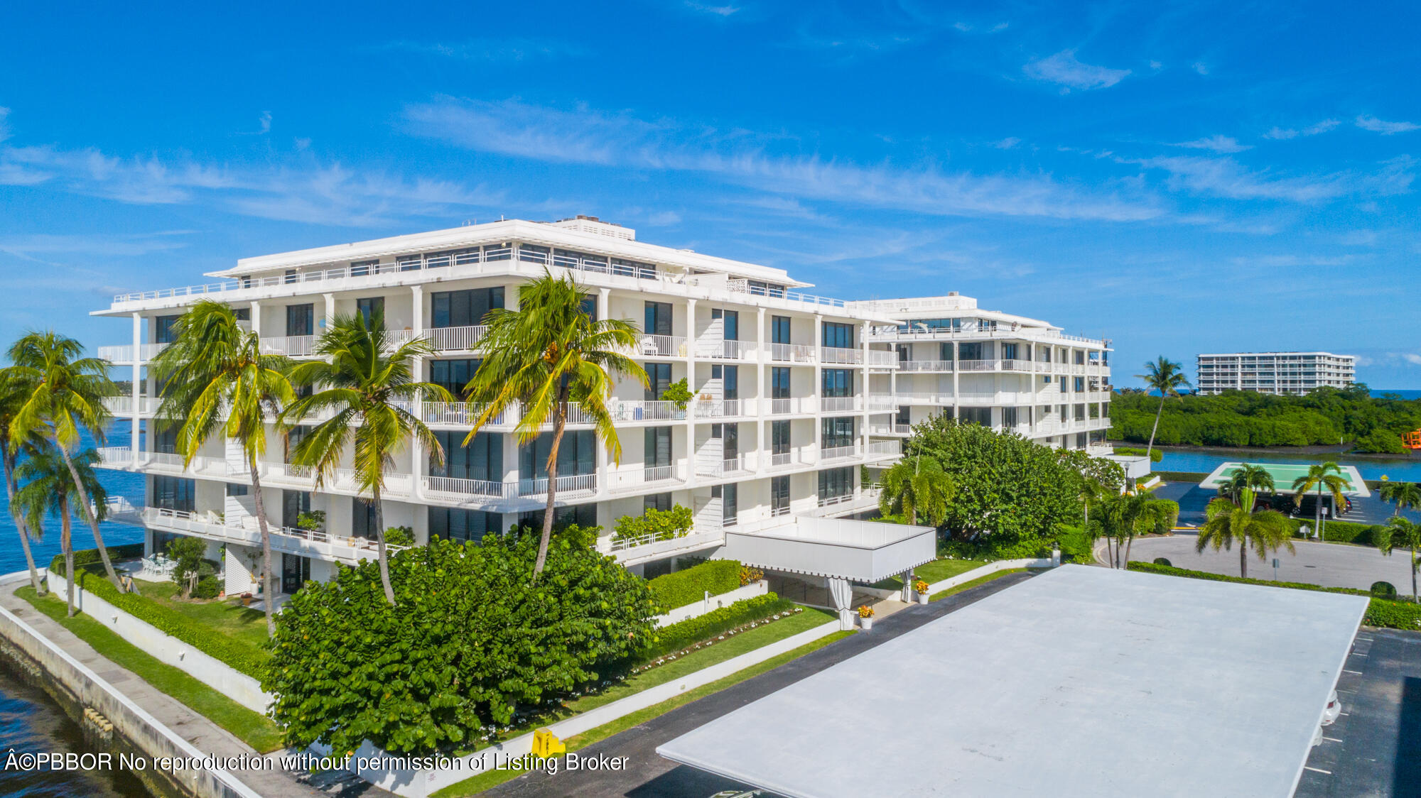 2150 Ibis Isle Road, Unit 17 Palm Beach, FL 33480 - Photo 42 of 55 a front view of a building with a garden