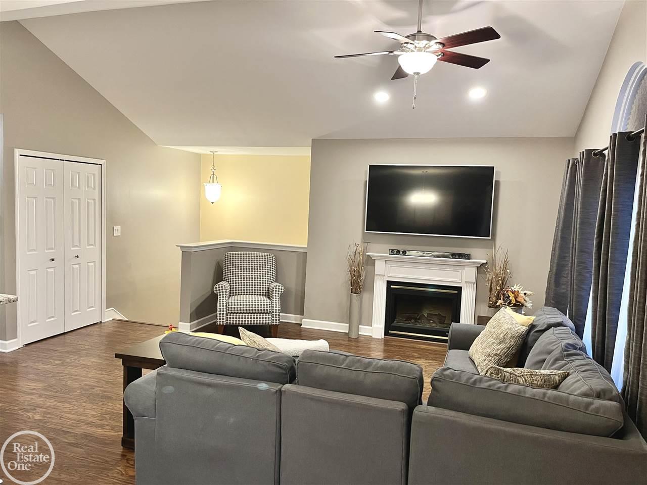 45757 Heather Ridge Drive Macomb, MI 48044 - Photo 8 of 27 50061243-7.JPG