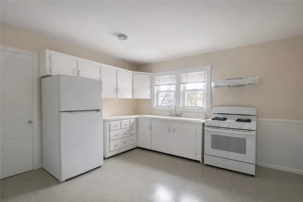 $1,800 | 866 Weeden Street, Unit REAR, Pawtucket, RI 02860