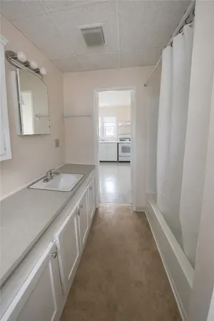 $1,800 | 866 Weeden Street, Unit REAR, Pawtucket, RI 02860