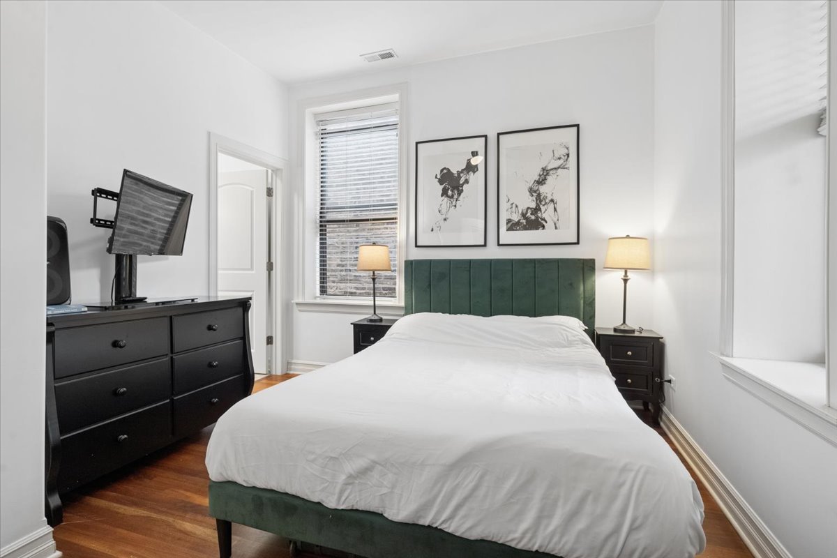 832 West Roscoe Street, Unit 2 Chicago, IL 60657 - Photo 14 of 21