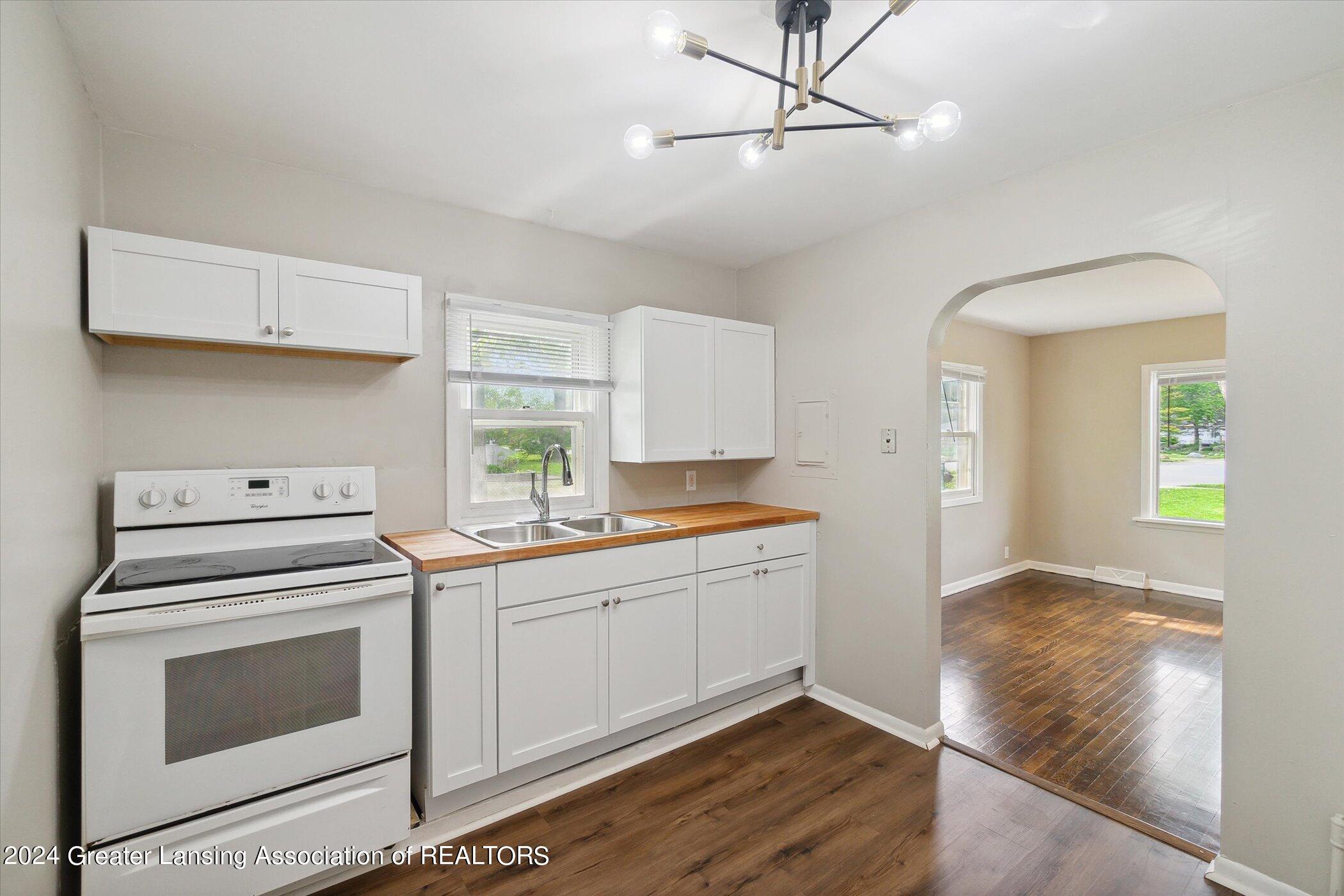 1821 West Jolly Road Lansing, MI 48910 - Photo 11 of 23 11-1821-W-Jolly-Rd-Lansing-MI-48910-Wind