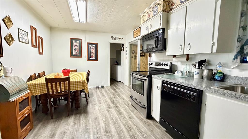 309 Glen Oaks Road Bonham, TX 75418 - Photo 2 of 23
