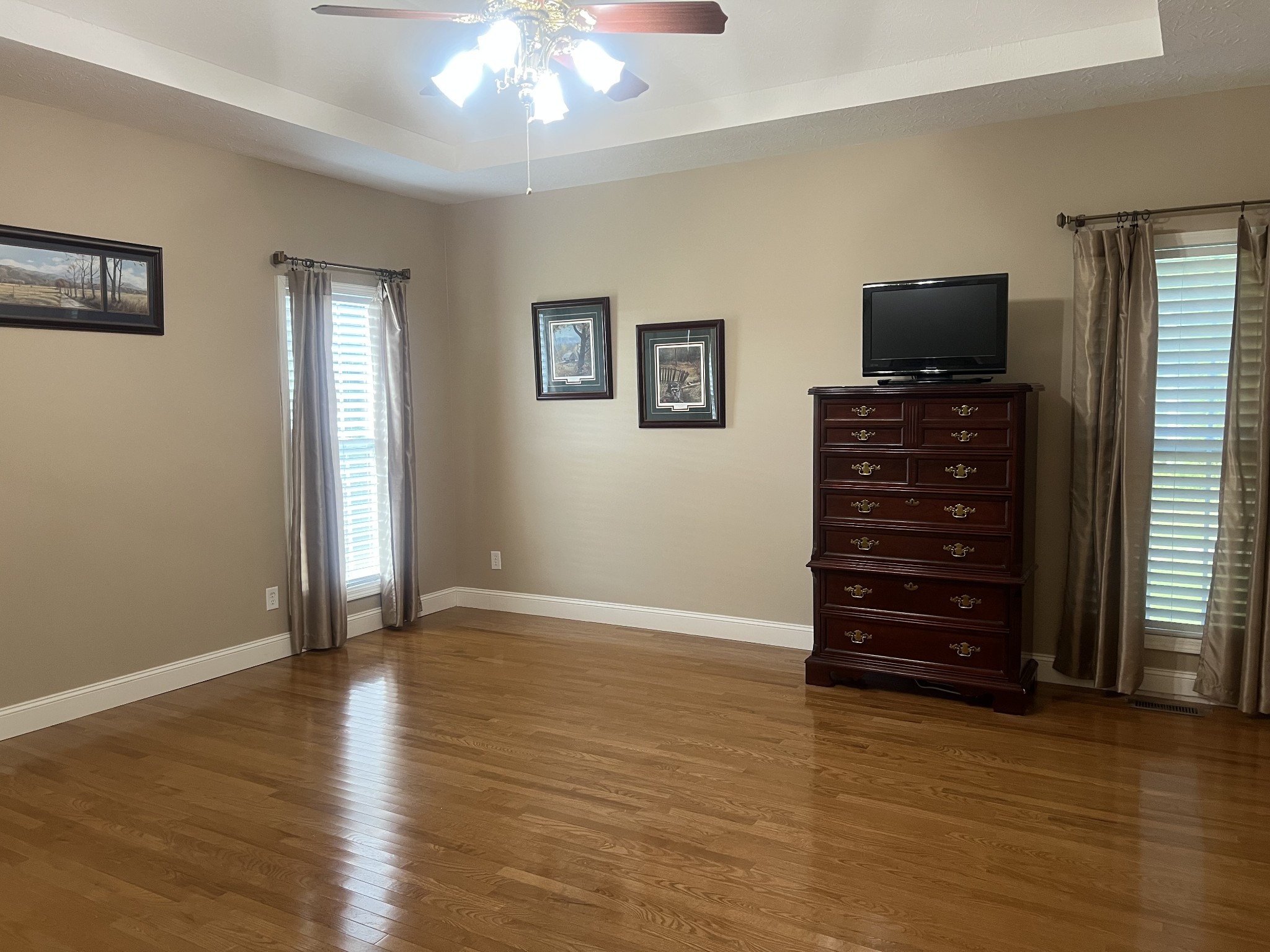 195 Froedge Drive Lafayette, TN 37083 - Photo 13 of 29 a view of room with wooden floor and furniture