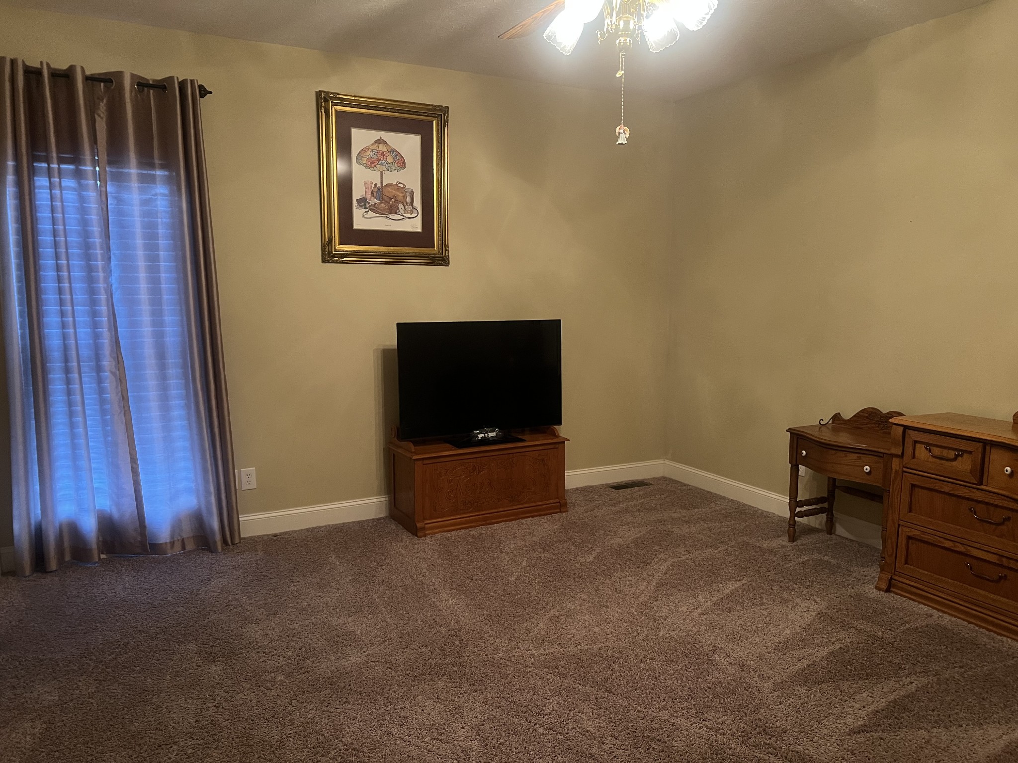 195 Froedge Drive Lafayette, TN 37083 - Photo 20 of 29 a living room with furniture and a window