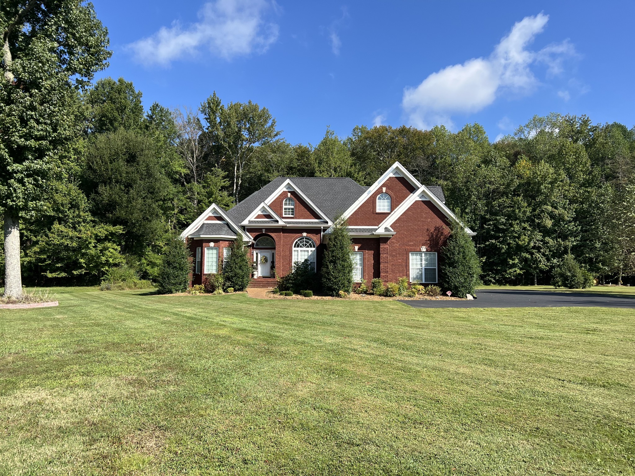 195 Froedge Drive Lafayette, TN 37083 - Photo 2 of 29 a front view of a house with yard and trees