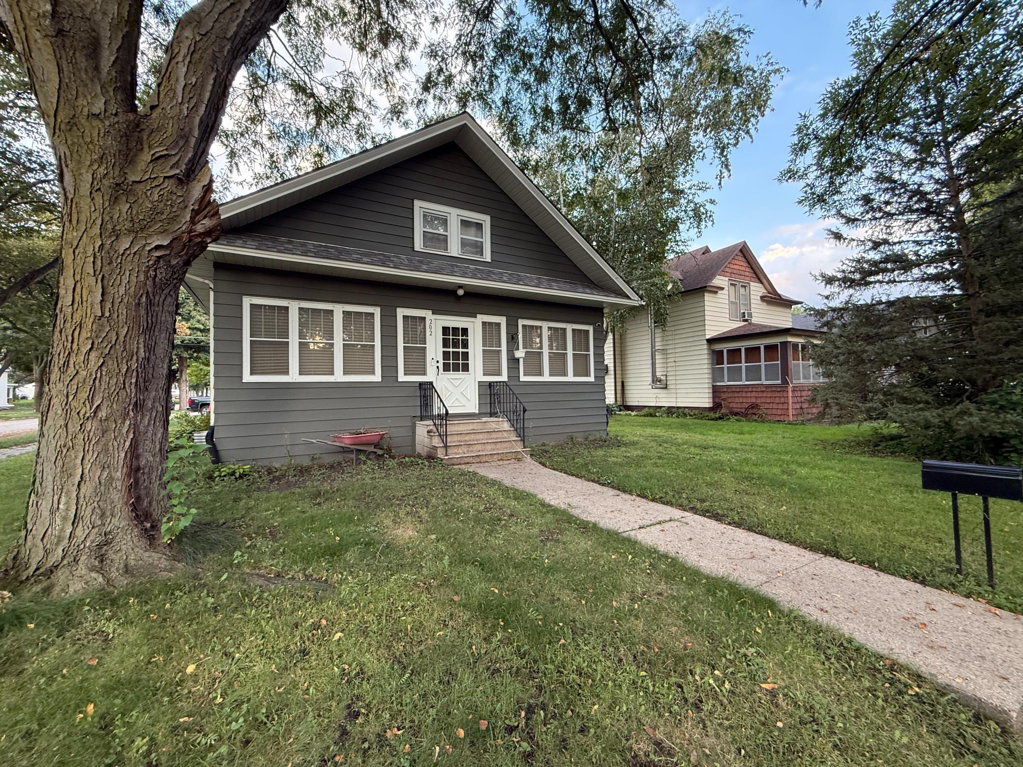 202 South 6th Street Montevideo, MN 56265 - Photo 3 of 40