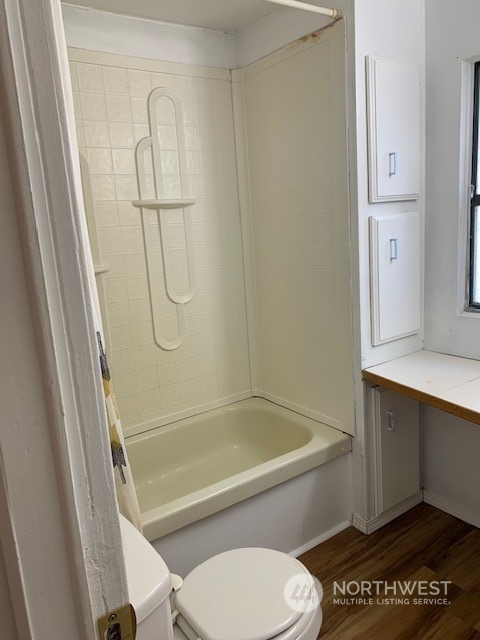 6800 North Enterprise Road, Unit 24 Ferndale, WA 98248 - Photo 15 of 18 a bathroom with a toilet and a bathtub