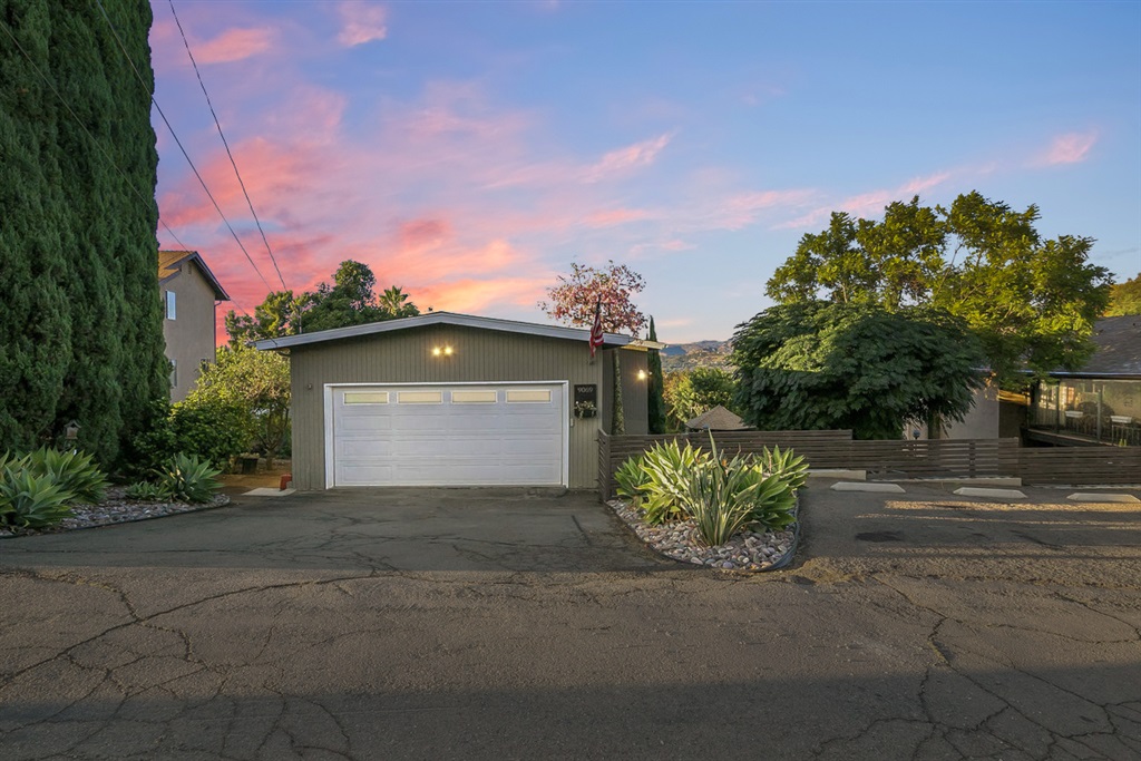 9069 Westhill Road Lakeside, CA 92040 - Photo 1 of 25