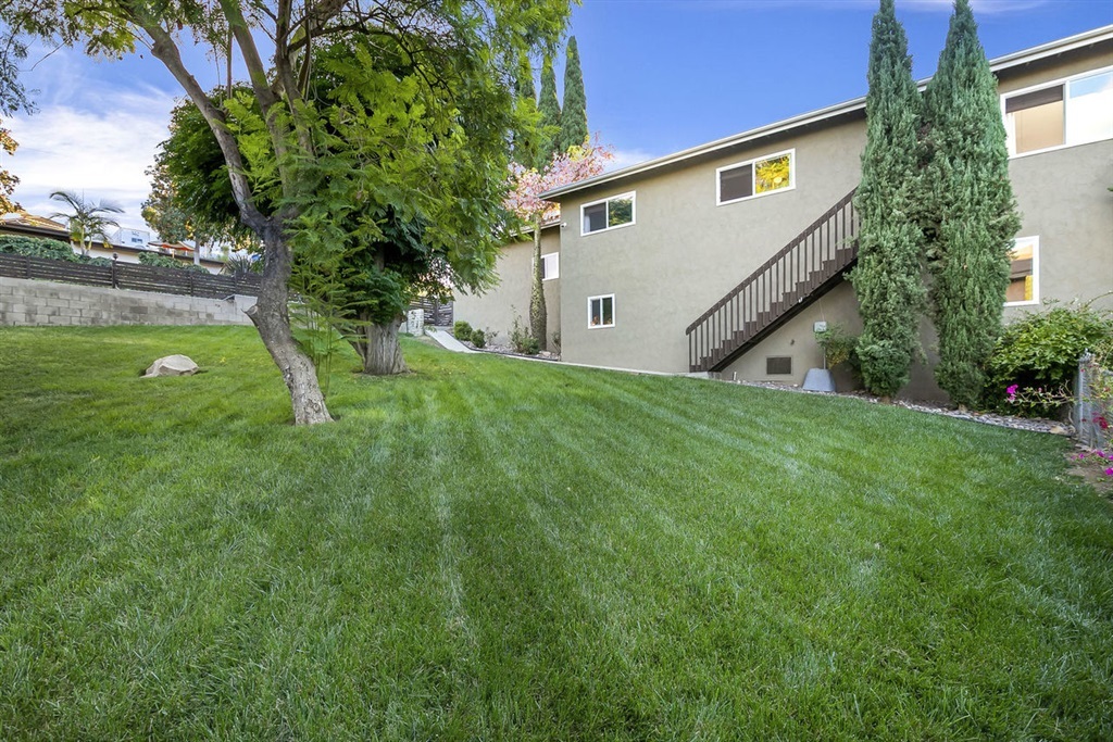 9069 Westhill Road Lakeside, CA 92040 - Photo 5 of 25
