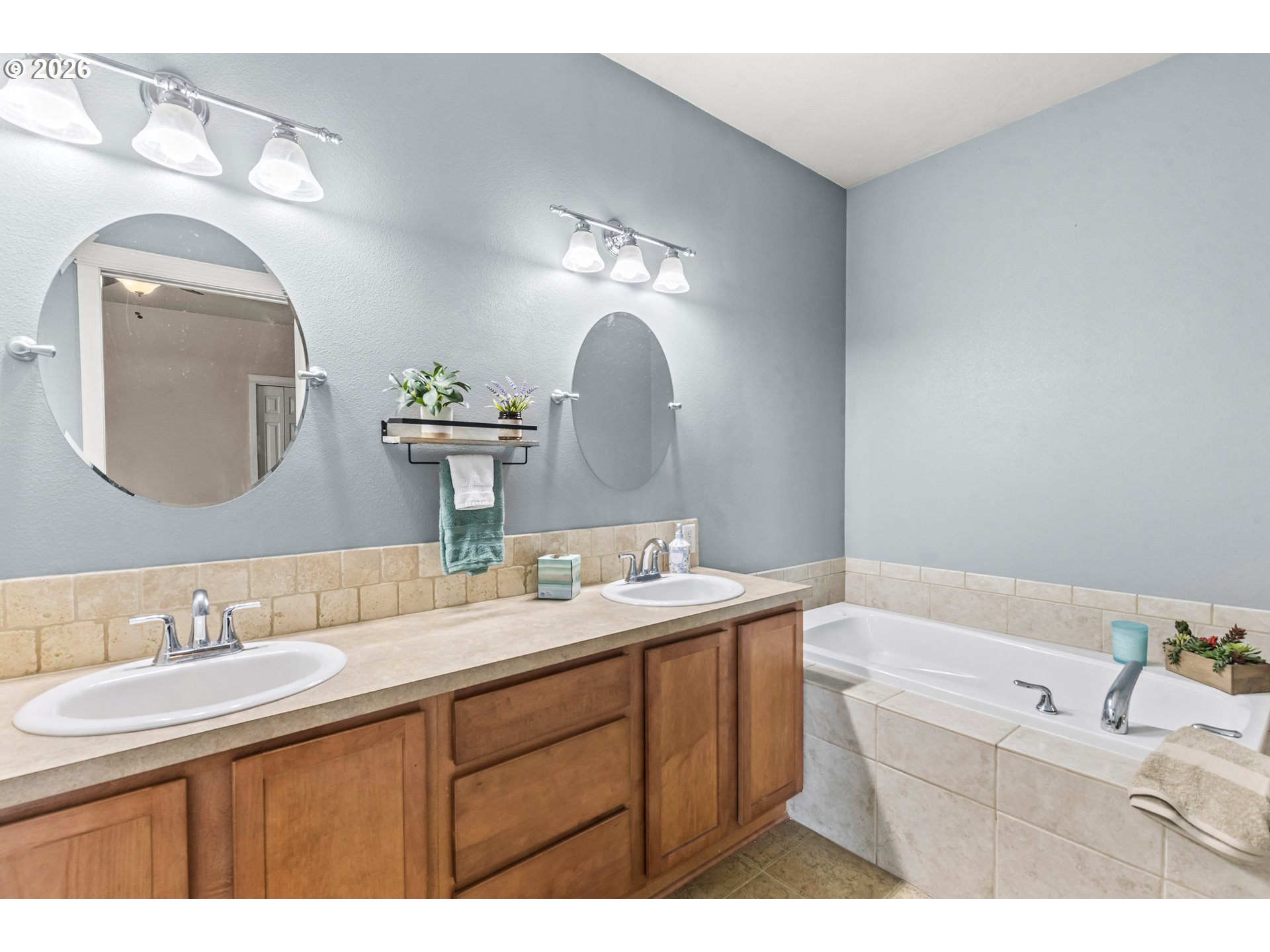 77286 Joyce Way Echo, OR 97826 - Photo 21 of 41 a en suite bathroom with a double vanity sink and a mirror