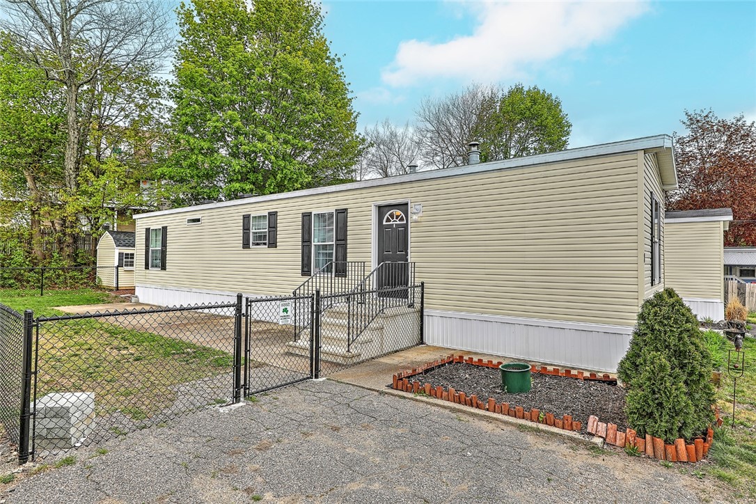 8 Stephanie Drive Pawtucket, RI 02860 - Photo 2 of 22