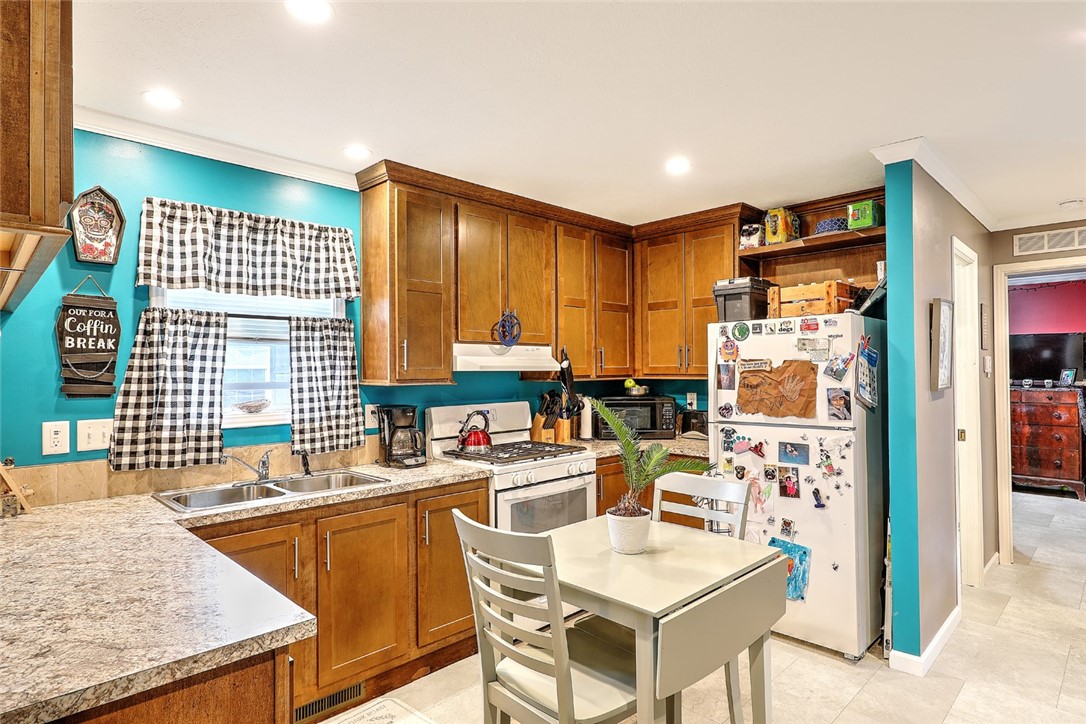 8 Stephanie Drive Pawtucket, RI 02860 - Photo 5 of 22