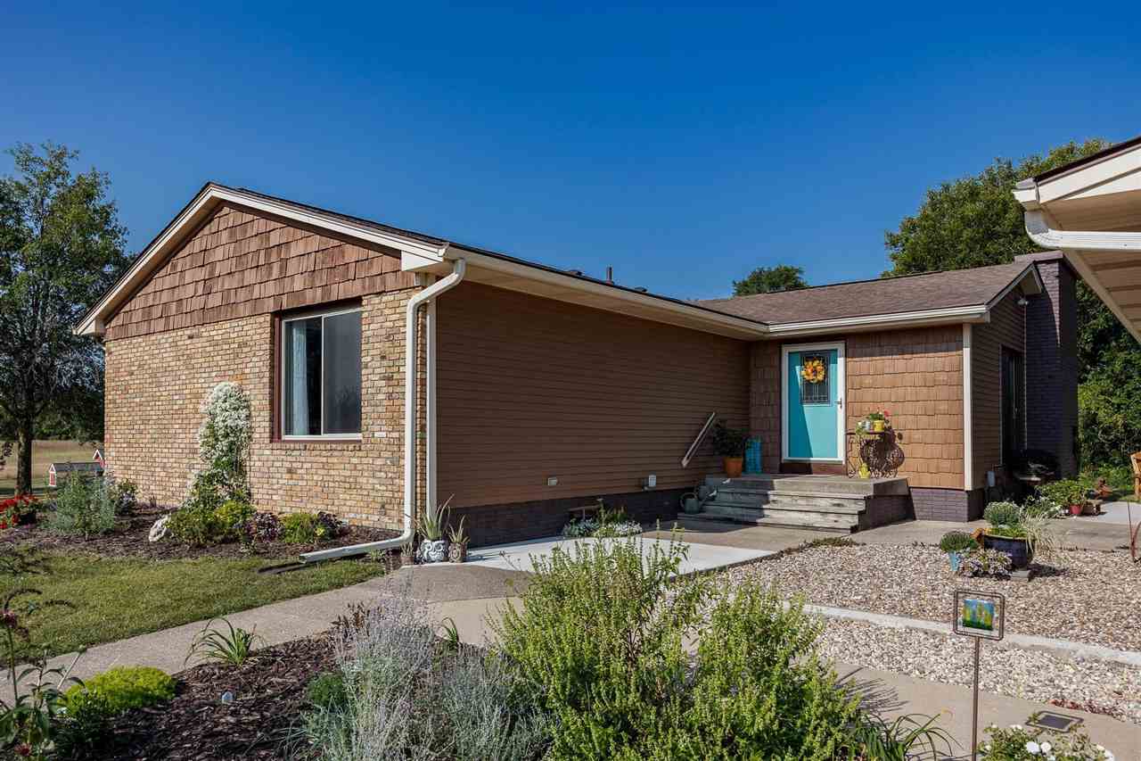 1866 Bayfield Road Muscatine, IA 52761 - Photo 4 of 50 Gallery Image 4