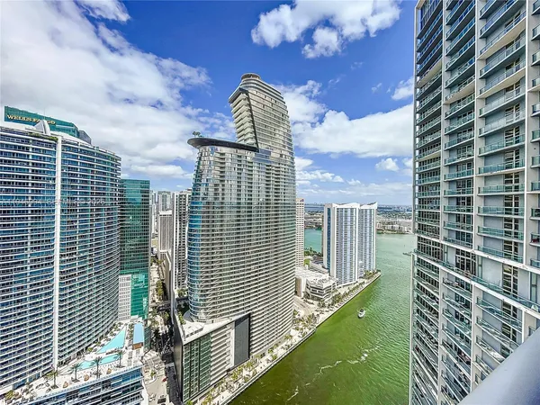 $5,000 | 475 Brickell Avenue, Unit 4415, Miami, FL 33131