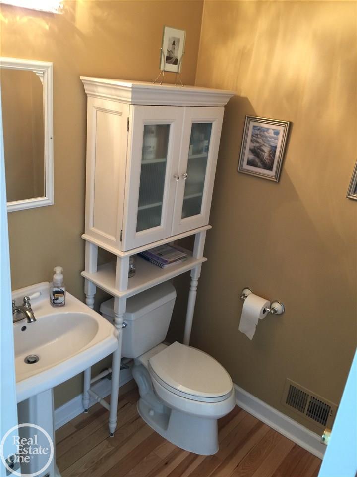 38019 Pointe Rosa Street Harrison Township, MI 48045 - Photo 17 of 36 31355238-16.JPG