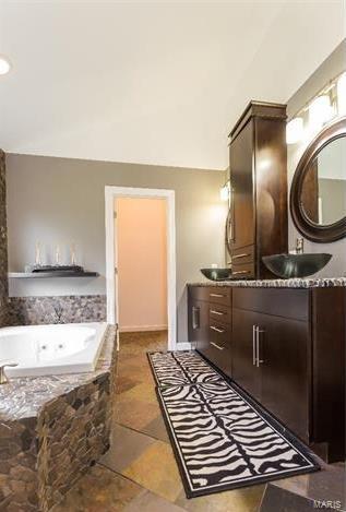 10326 Schuessler Road St. Louis, MO 63128 - Photo 21 of 48 Gallery Image 21