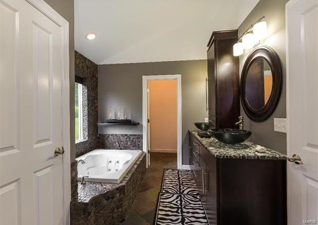 10326 Schuessler Road St. Louis, MO 63128 - Photo 22 of 48 Gallery Image 22