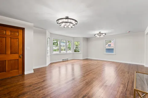 $895,000 | 225 Waubun Drive, Fontana, WI 53125
