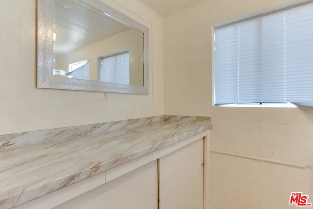 $5,495 | 1228 Fedora Street, Los Angeles, CA 90006