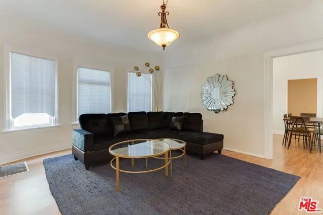 $5,495 | 1228 Fedora Street, Los Angeles, CA 90006