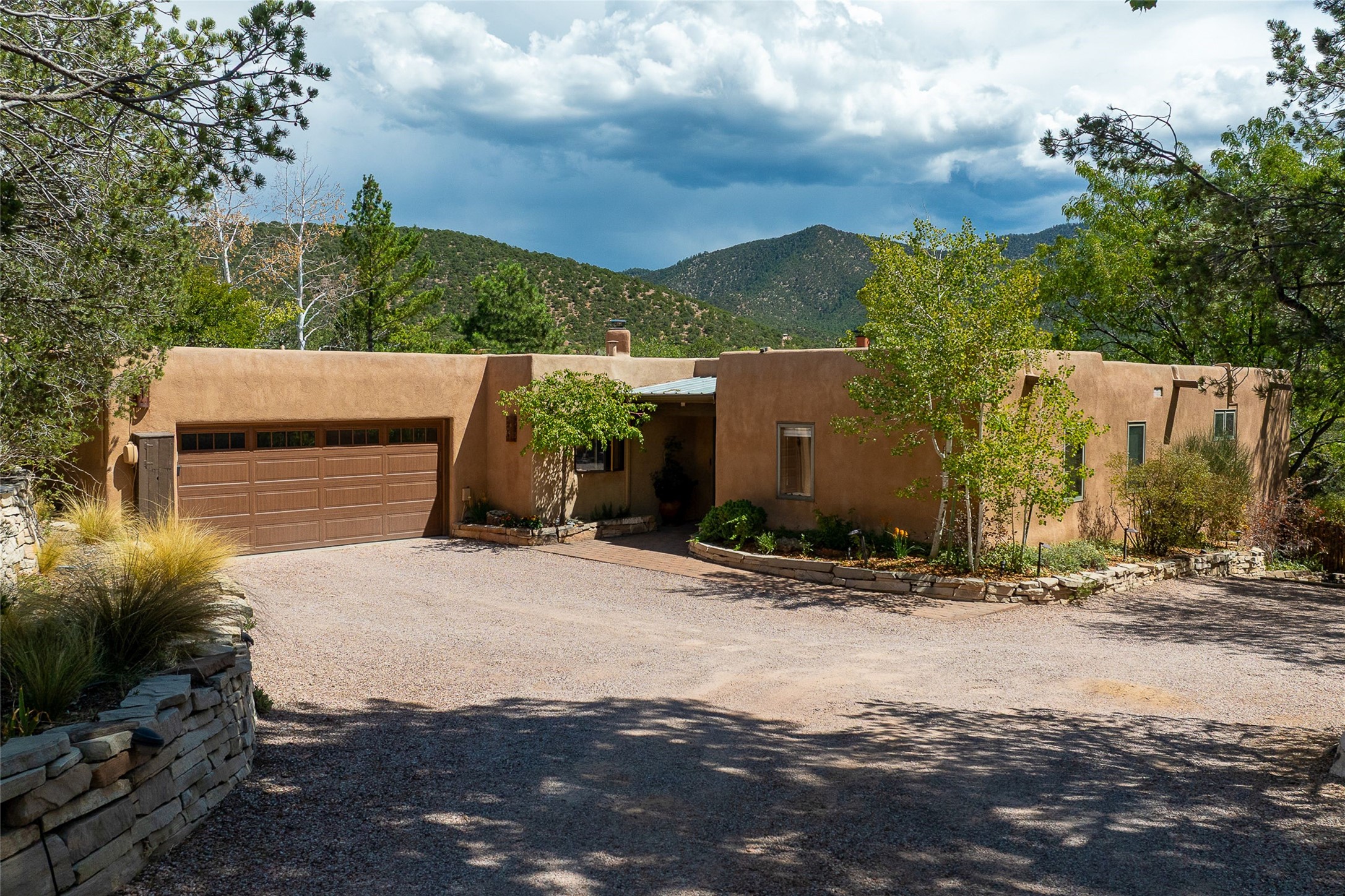 667 Gonzales Road Santa Fe, NM 87501 - Photo 2 of 44 Driveway & Entry