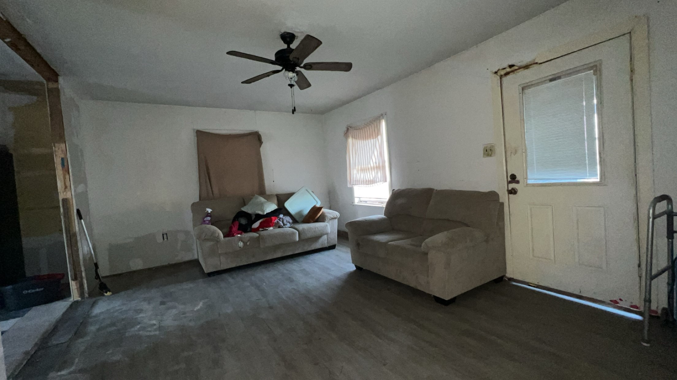 1301 Hempstead Street Pasadena, TX 77506 - Photo 2 of 12 a living room with furniture and a ceiling fan