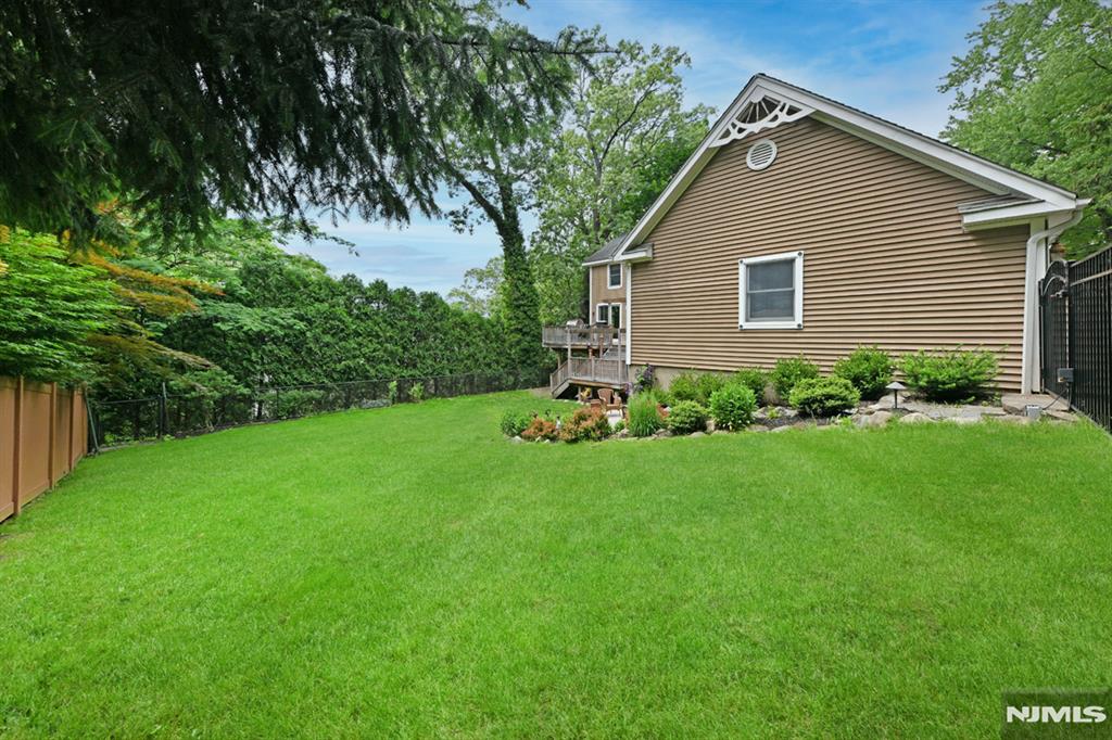 8 Myrtle Street Montvale, NJ 07645 - Photo 34 of 38