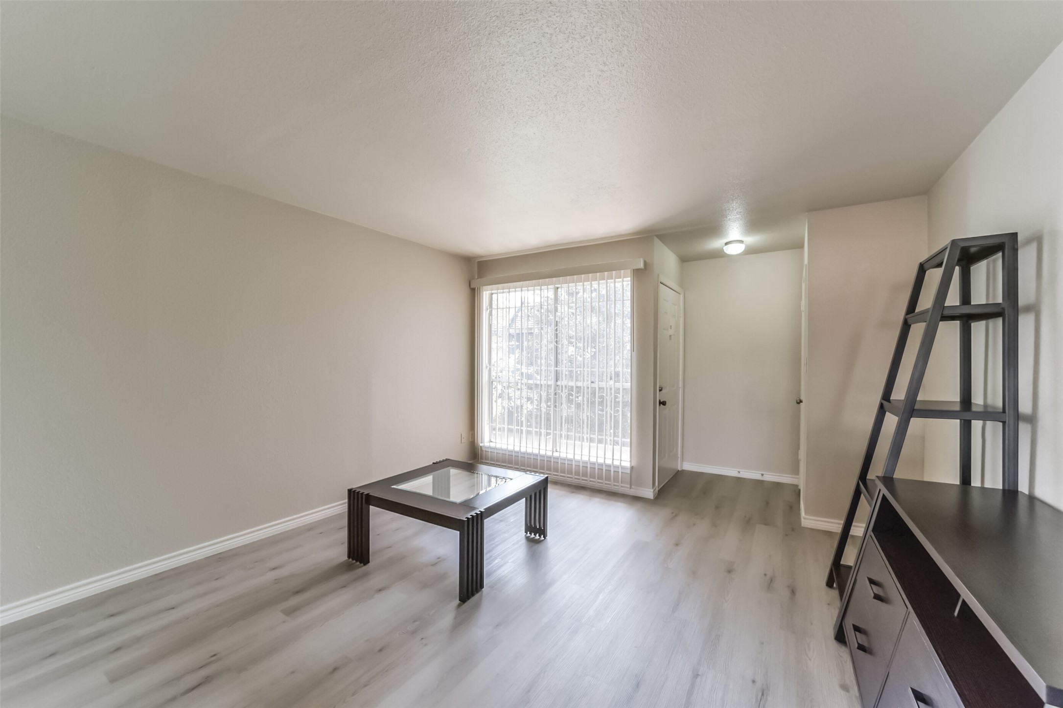 6202 Skyline Drive, Unit 44 Houston, TX 77057 - Photo 14 of 29 a view of an empty room with wooden floor and a window